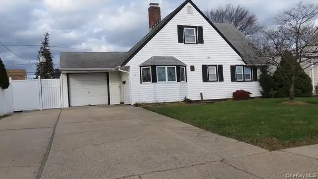 113 Abbey Lane, Levittown, NY 11756 - Image #2