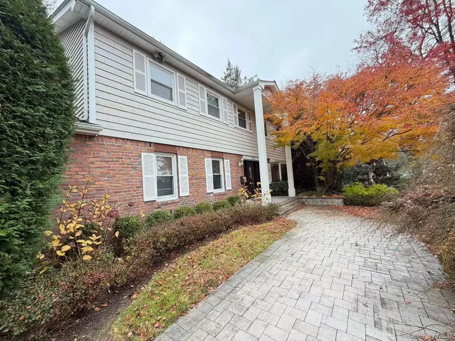 165 Tara Drive, Roslyn, NY 11576 - Image #3