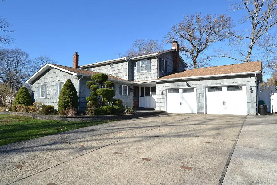 27 Albright Road, Coram, NY 11727 - Image #3