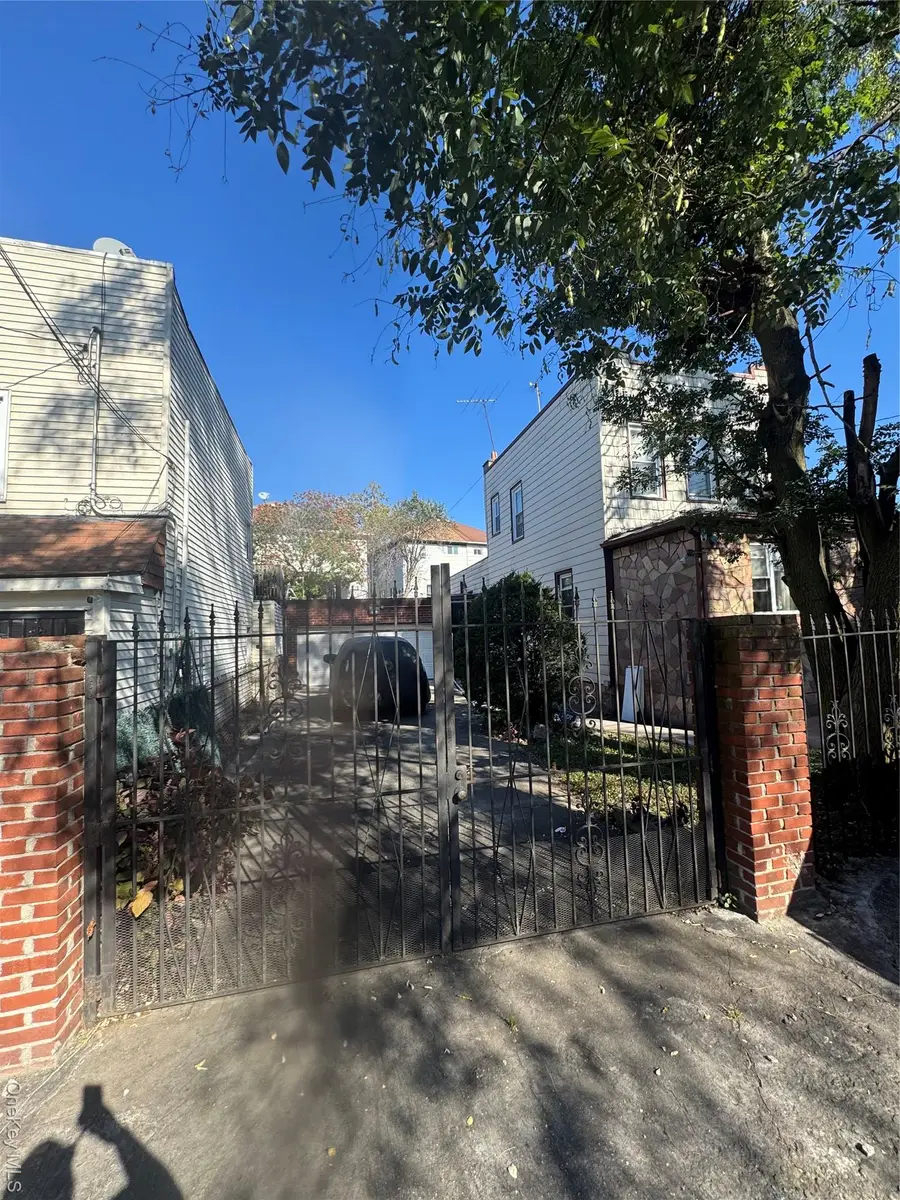 665 Varkens Hook Road, Brooklyn, NY 11236 - Image #2