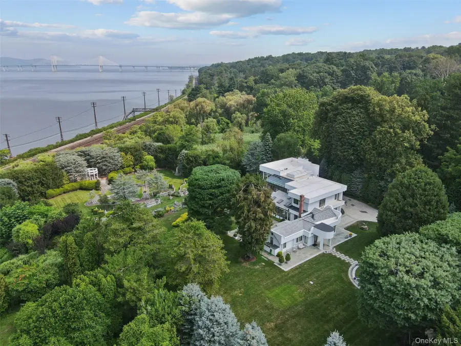 43 Matthiessen Park N, Irvington, NY 10533 - Image #2