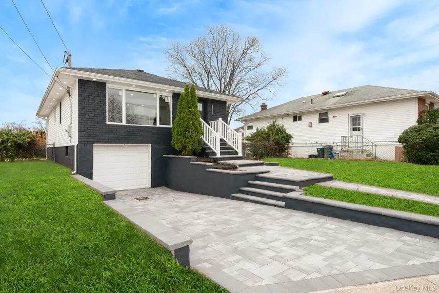 2874 Hempstead Lane, Wantagh, NY 11793 - Image #2