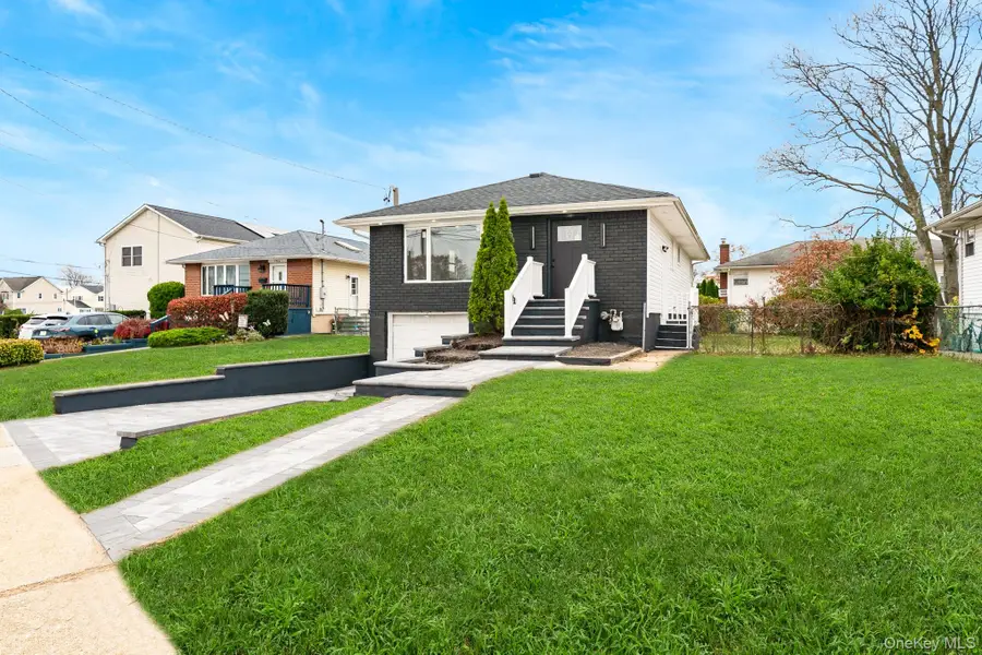 2874 Hempstead Lane, Wantagh, NY 11793 - Image #3