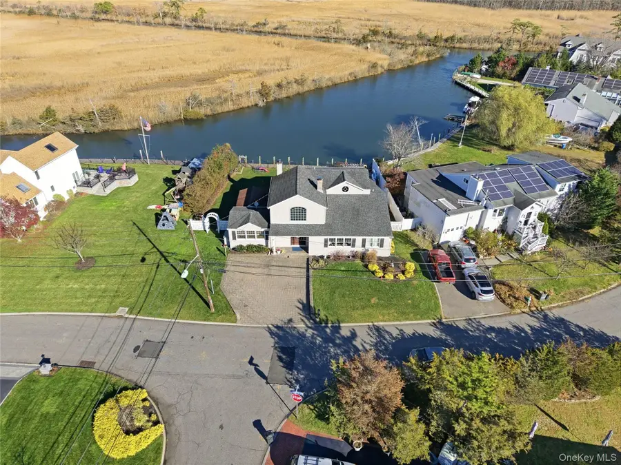 625 Edgewater Road, Oakdale, NY 11769 - Image #2