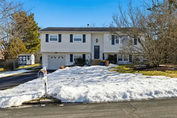 1 Weather Vane Way, Middletown, NY 10940