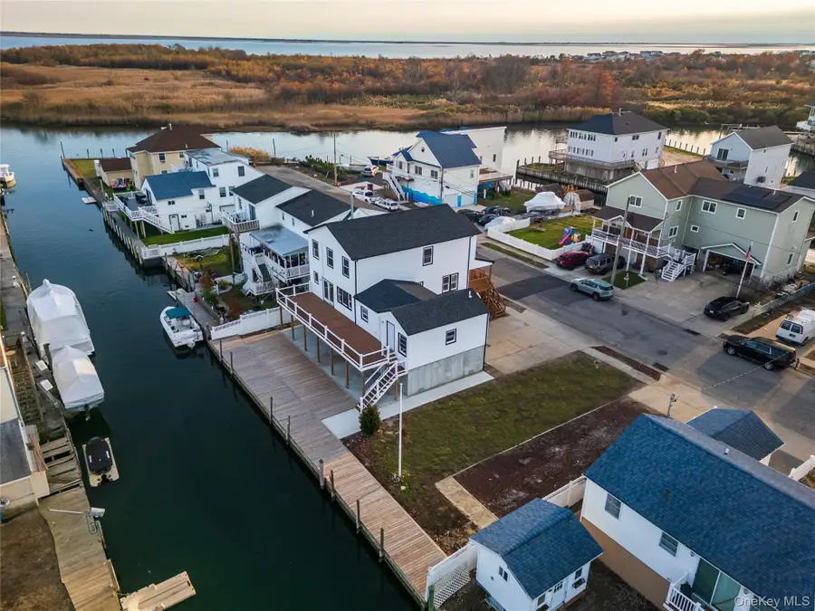 886 S 7th Street, Lindenhurst, NY 11757 - Image #2