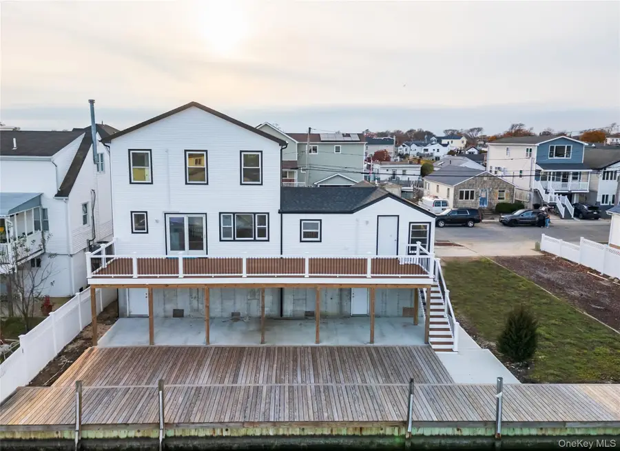 886 S 7th Street, Lindenhurst, NY 11757 - Image #3