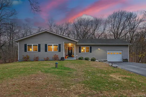 8 Ridge Road, Wallkill, NY 12589