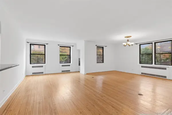 69-40 Yellowstone Boulevard #121, Forest Hills, NY 11375