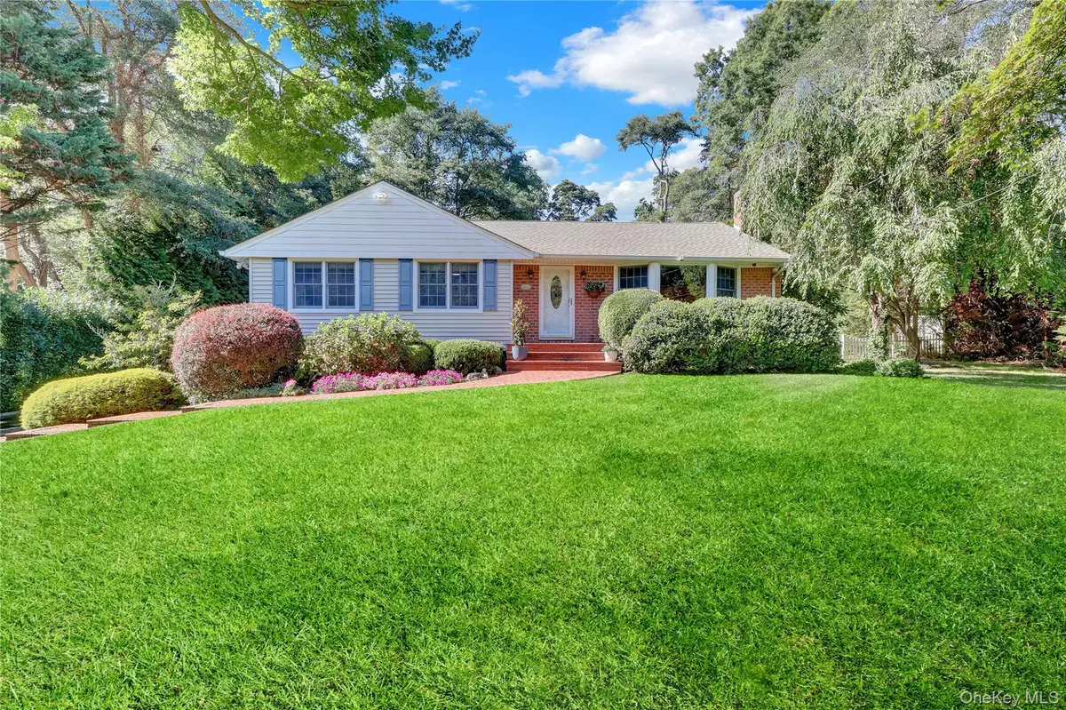 5 Robin Lane, Huntington, NY 11743 - Image #1