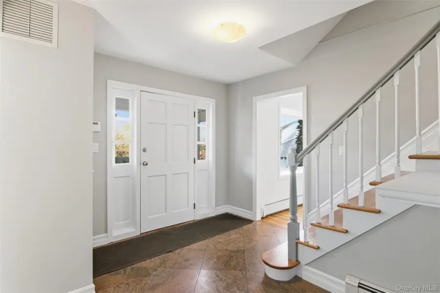 6 Vingut Lane, Setauket, NY 11733 - Image #3