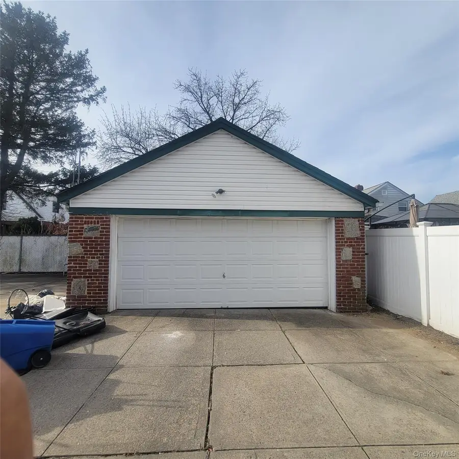 11924 203rd Street, Saint Albans, NY 11412 - Image #2