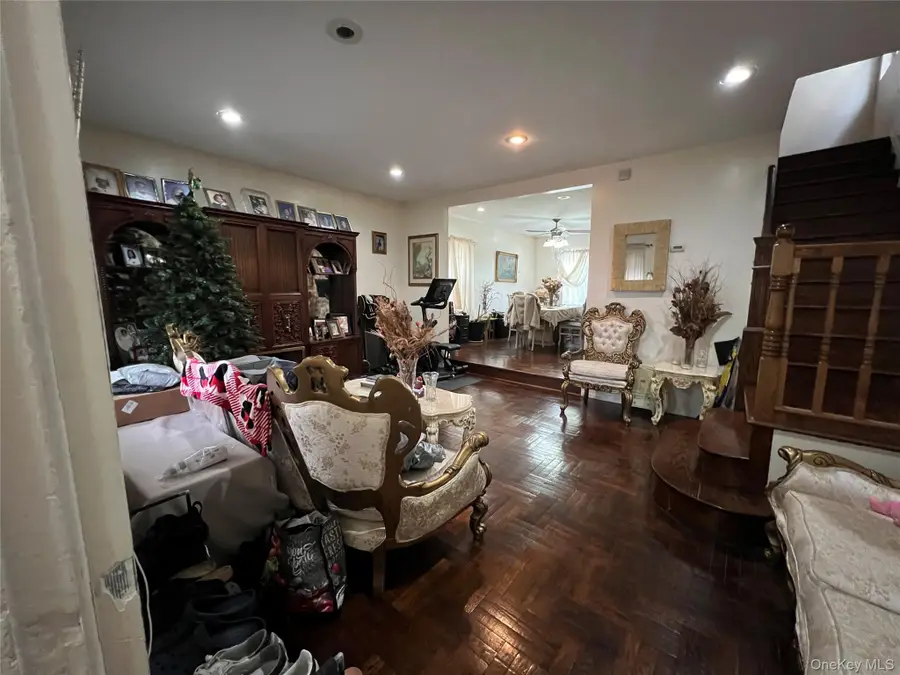 104-09 201 Street, Saint Albans, NY 11412 - Image #2