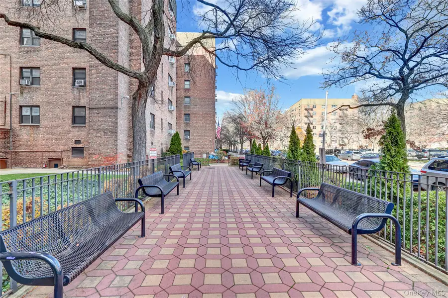 138-70 138 #3H, Flushing, NY 11354 - Image #2
