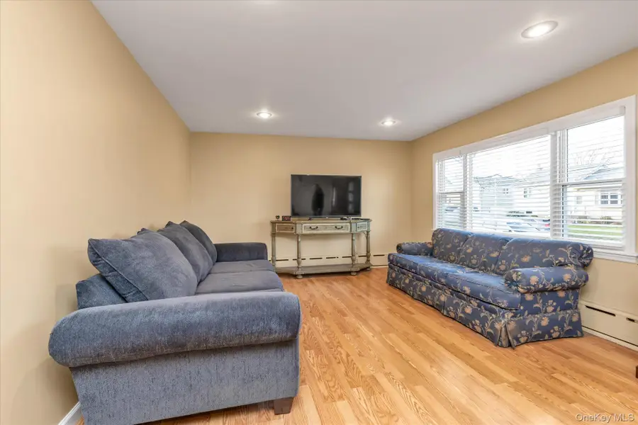 31 Piave Terrace, Lindenhurst, NY 11757 - Image #2