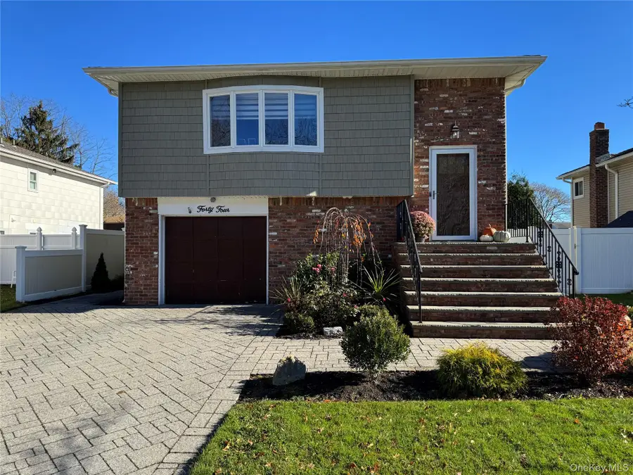 44 Derby Avenue, Greenlawn, NY 11740 - Image #2