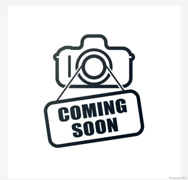 143 Blacksmith Road E, Levittown, NY 11756