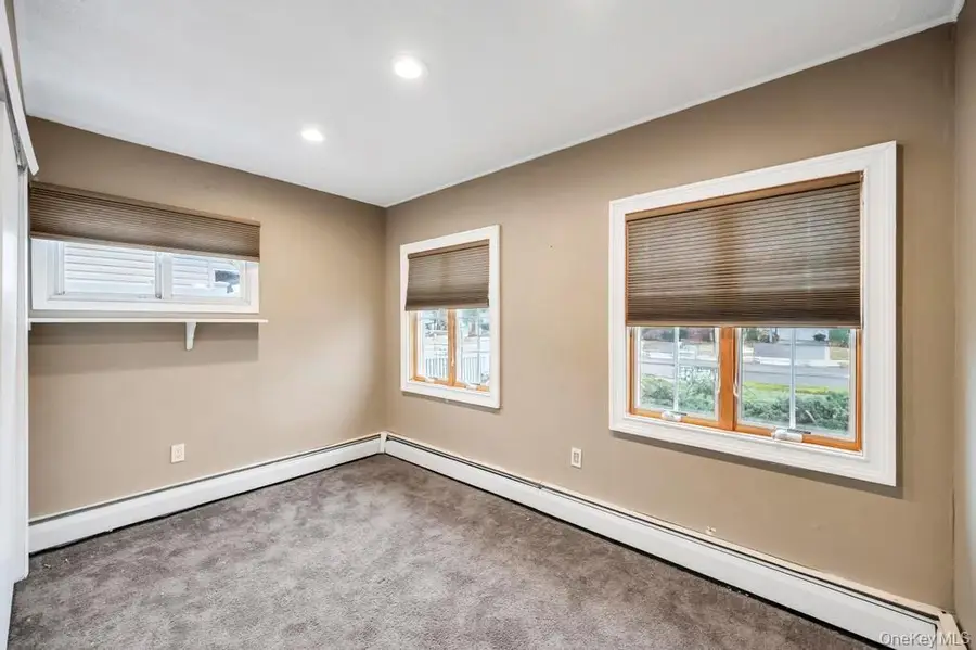 143 Blacksmith Road E, Levittown, NY 11756 - #3