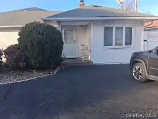 1322 Barry Drive S, Valley Stream, NY 11580 - Image #2