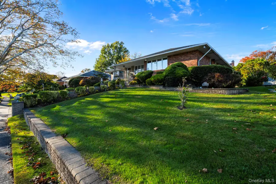 158 Old Courthouse Road, Manhasset Hills, NY 11040 - Image #3