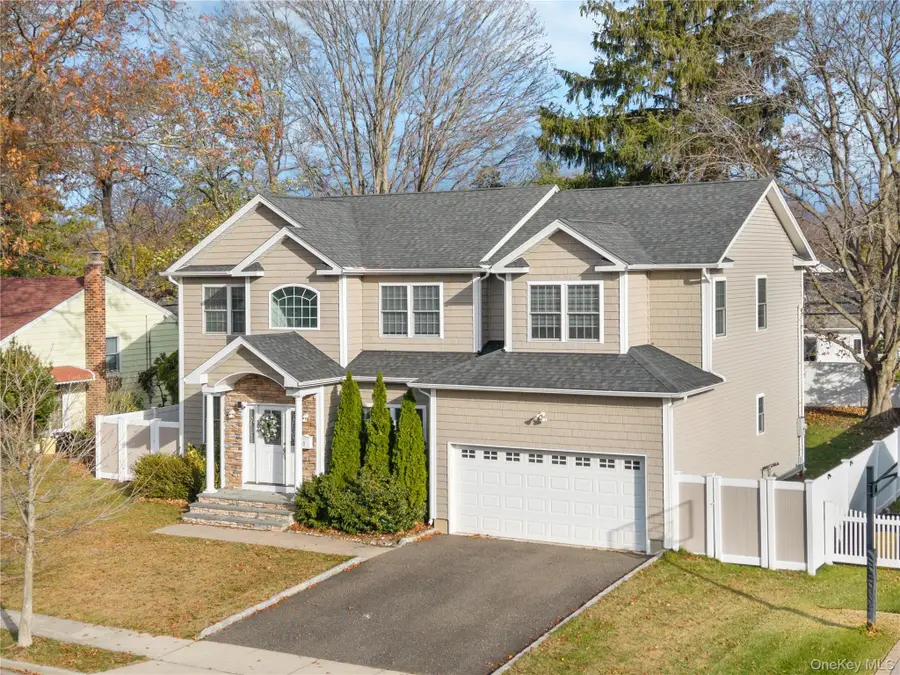 22 Preston Lane, Syosset, NY 11791 - Image #2