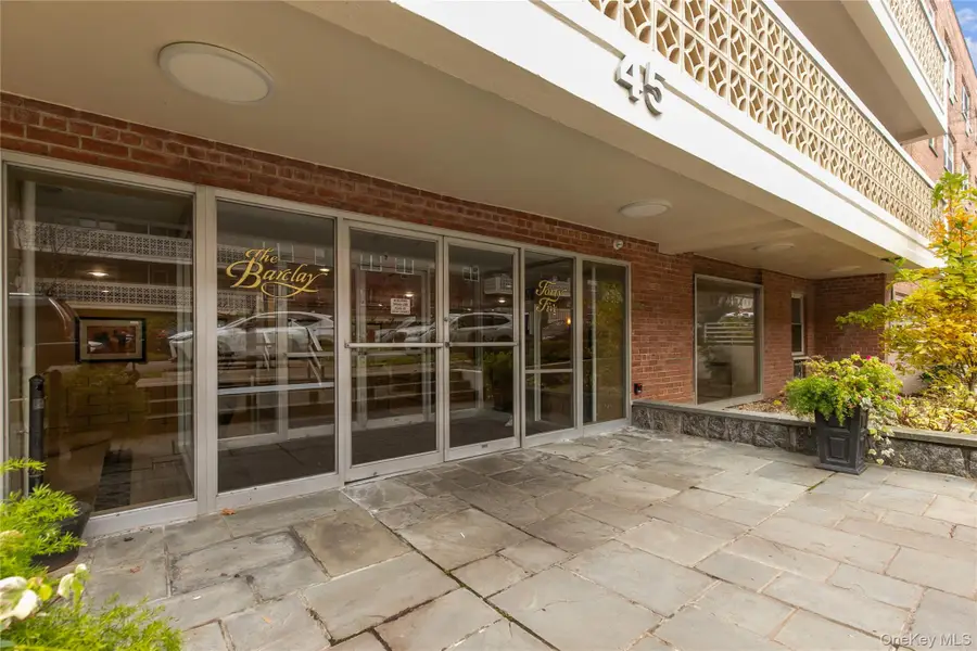 45 Hillpark Avenue #2L, Great Neck, NY 11021 - Image #2