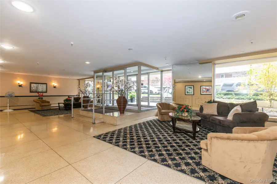 45 Hillpark Avenue #2L, Great Neck, NY 11021 - Image #3