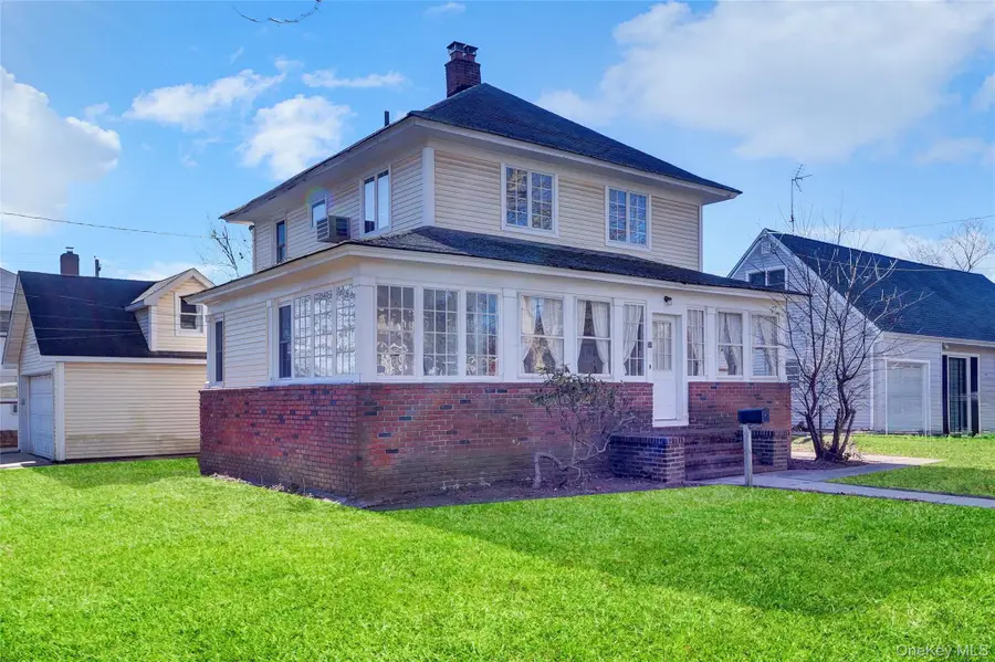 31 Hiawatha Drive, Brightwaters, NY 11718 - Image #3