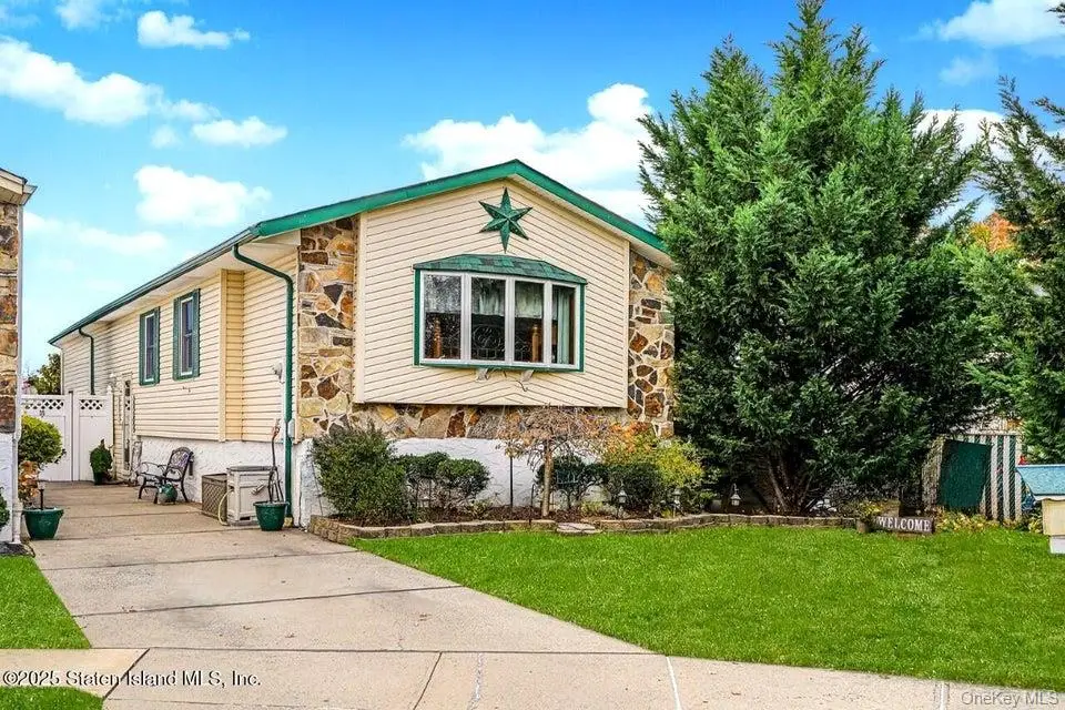 35 Nutwood Court, Staten Island, NY 10308 - Image #1