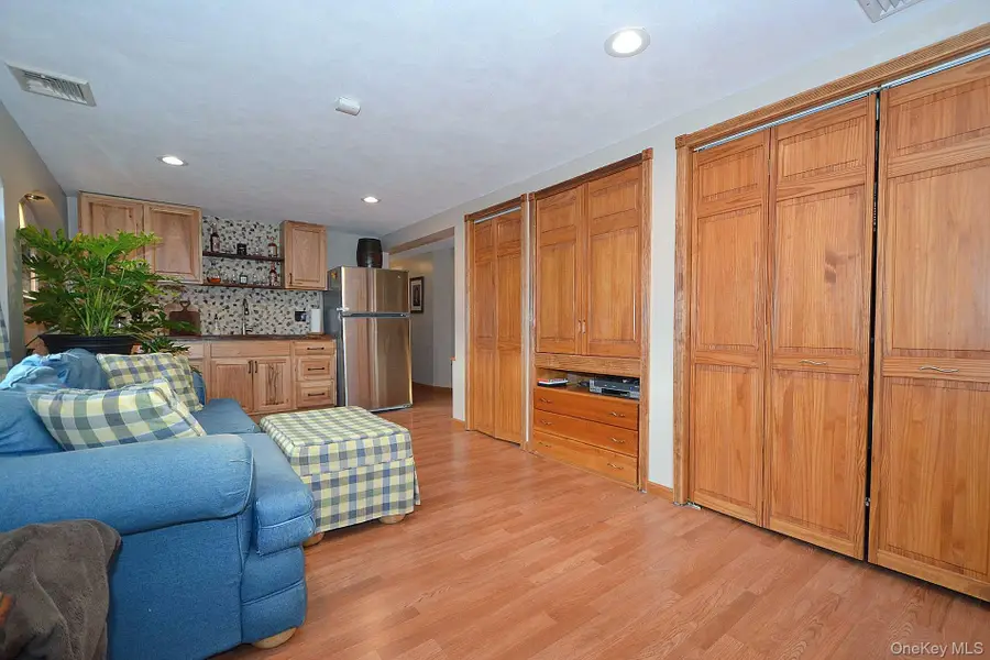 29 Granby Place, Ronkonkoma, NY 11779 - Image #3