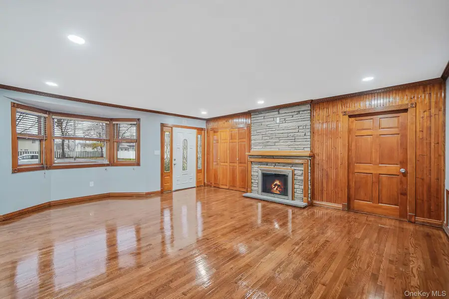 1 Holbrook Street, Bay Shore, NY 11706 - Image #3