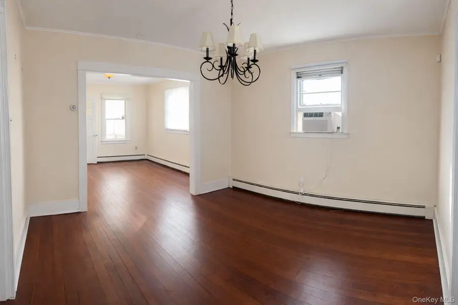 31 Oakland Avenue, Port Jefferson Station, NY 11776 - #3