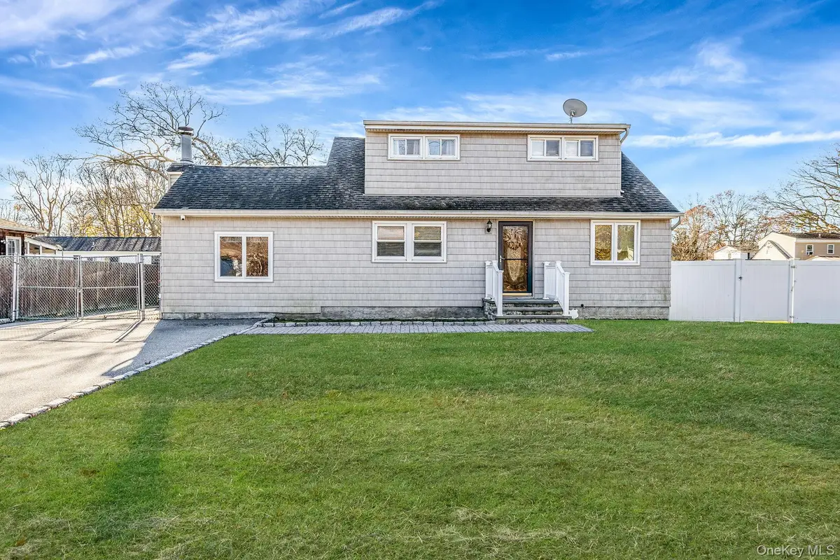 32 Rockledge Drive, Shirley, NY 11967 - Image #1