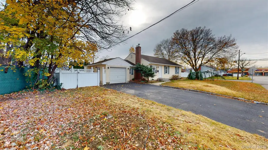 331 E 3rd Street, Deer Park, NY 11729 - Image #3