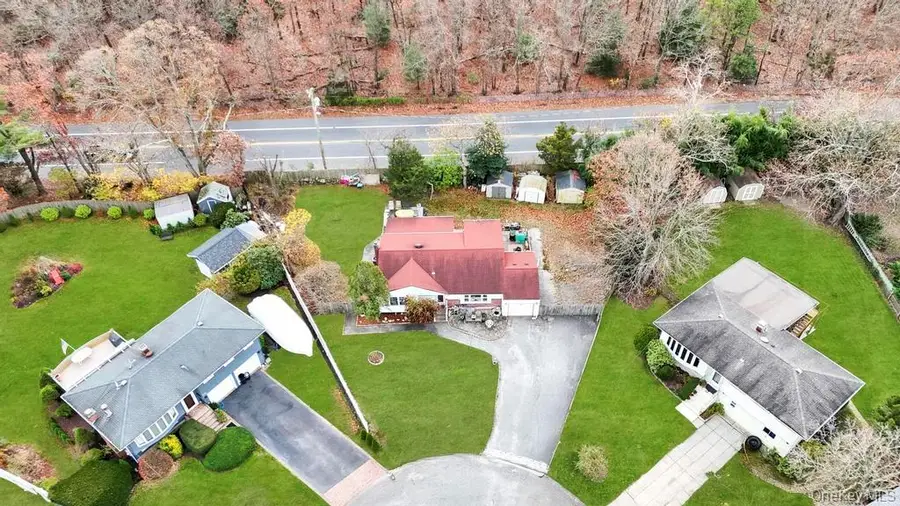 14 Urn Court, Brentwood, NY 11717 - Image #2