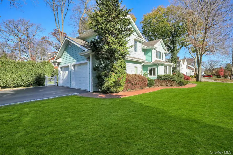 81 Round Hill Road, East Hills, NY 11577 - Image #3