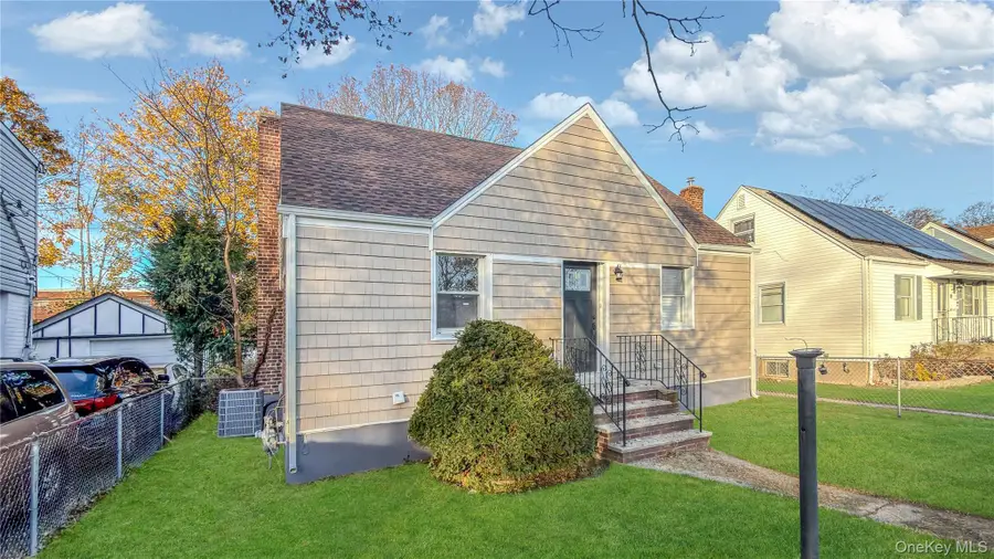 15 Circle Drive, Hempstead, NY 11550 - Image #2