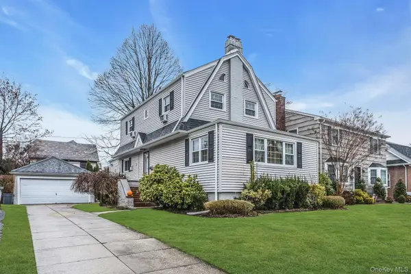 55 Willow Street, Garden City, NY 11530