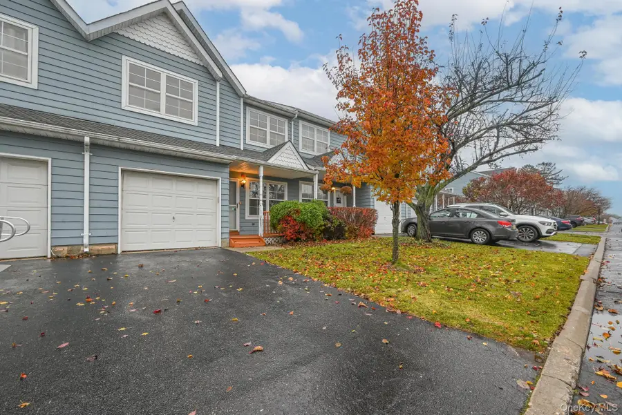 11 Northwood Blvd, Central Islip, NY 11722 - Image #2