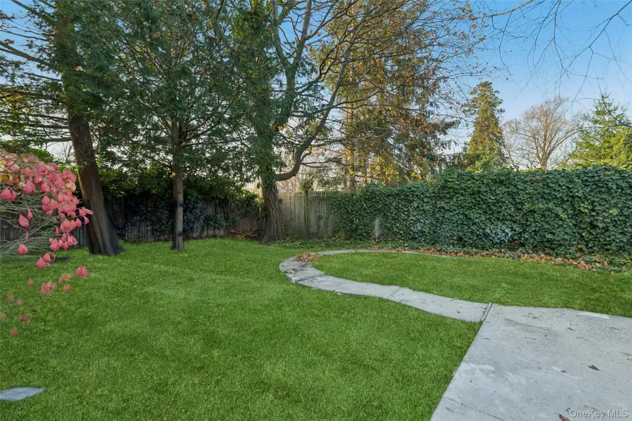 61 Harris Avenue, Hewlett, NY 11557 - Image #3