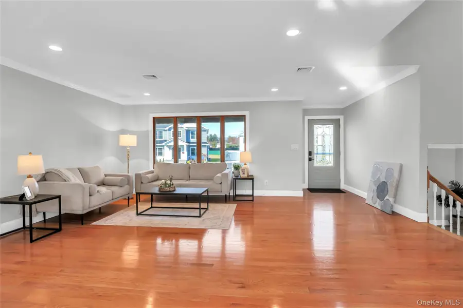 2 Walnut Drive, Syosset, NY 11791 - Image #3