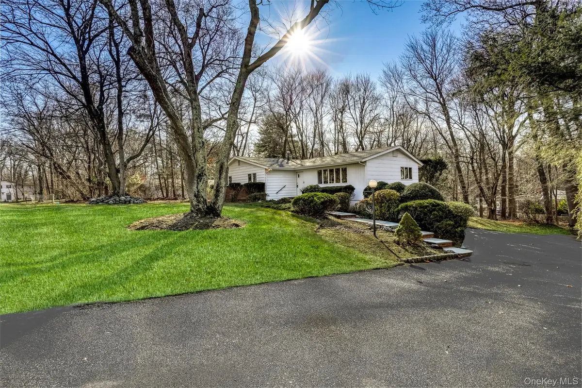 11 Fleetwood Avenue, Chestnut Ridge, NY 10977 - Image #1