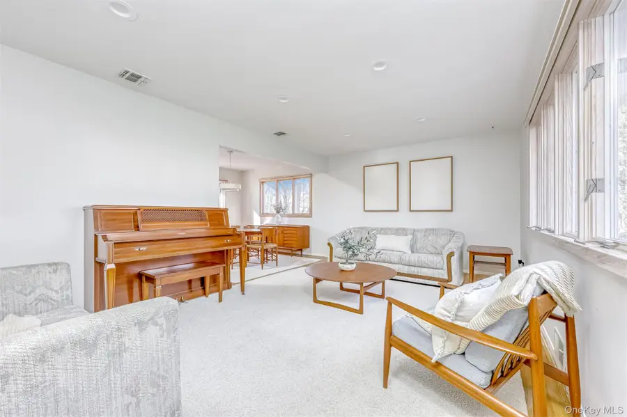 11 Fleetwood Avenue, Chestnut Ridge, NY 10977 - Image #3