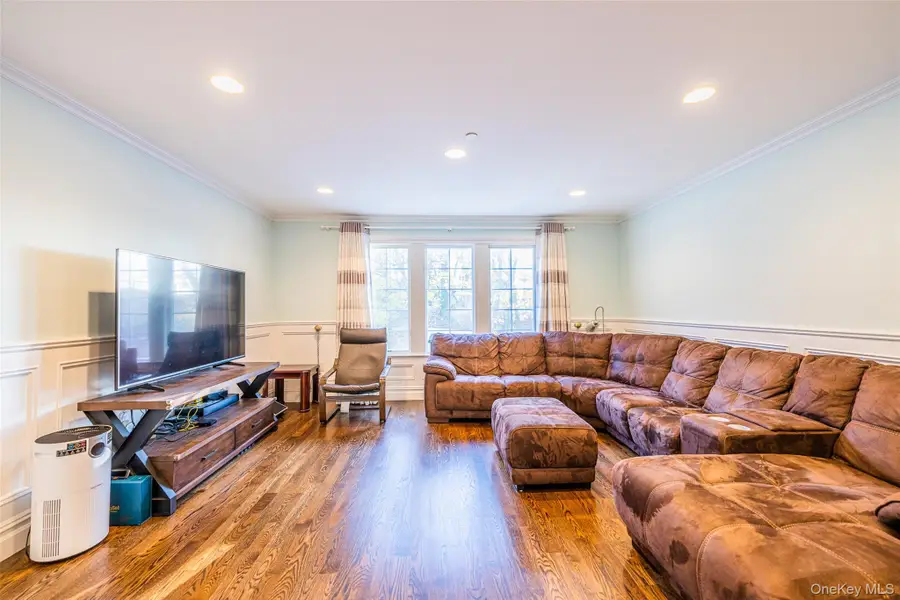 4515 Browvale Lane, Little Neck, NY 11362 - Image #2