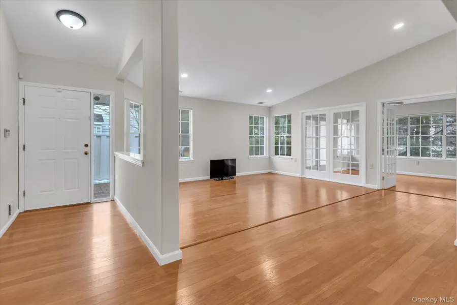 289 Glen Drive, Ridge, NY 11961 - Image #2