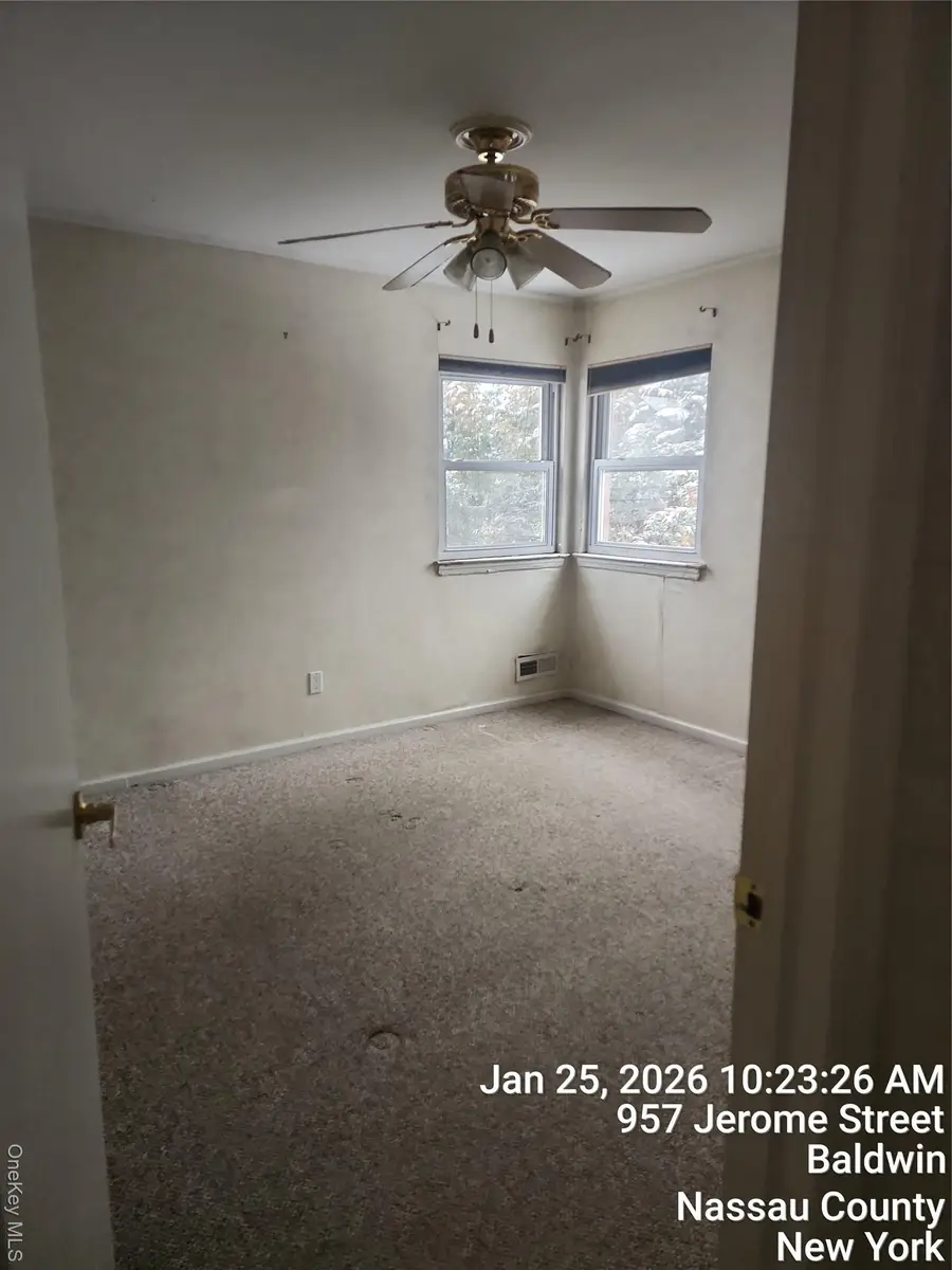 957 Jerome Street, Baldwin Harbor, NY 11510 - Image #3