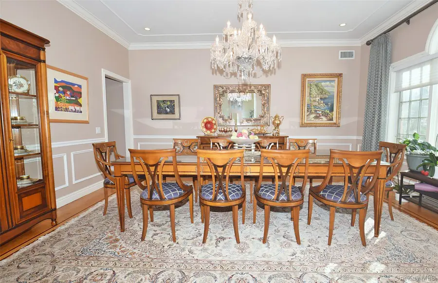 35 Meadow Woods Road, Great Neck, NY 11020 - Image #3