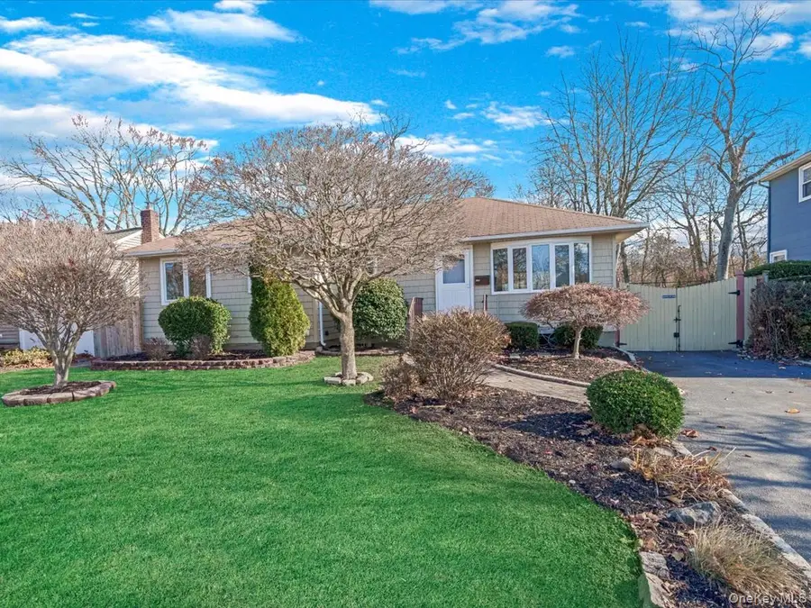 3167 Morgan Drive, Wantagh, NY 11793 - Image #2