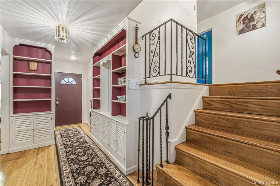 816 Pepperidge Road, Westbury, NY 11590 - Image #3