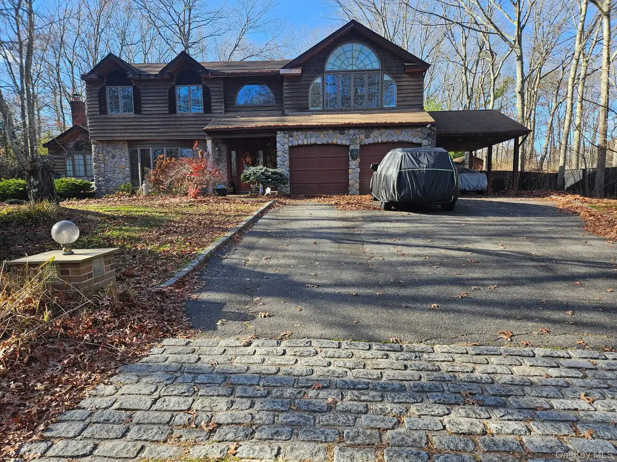 35 Hastings Drive, Ridge, NY 11961 - Image #1